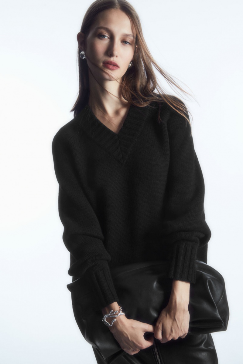 Dámské Jumpers COS Tlustý Pure Cashmere V-Neck Černé | COS Eshop CZ-98254BZJY