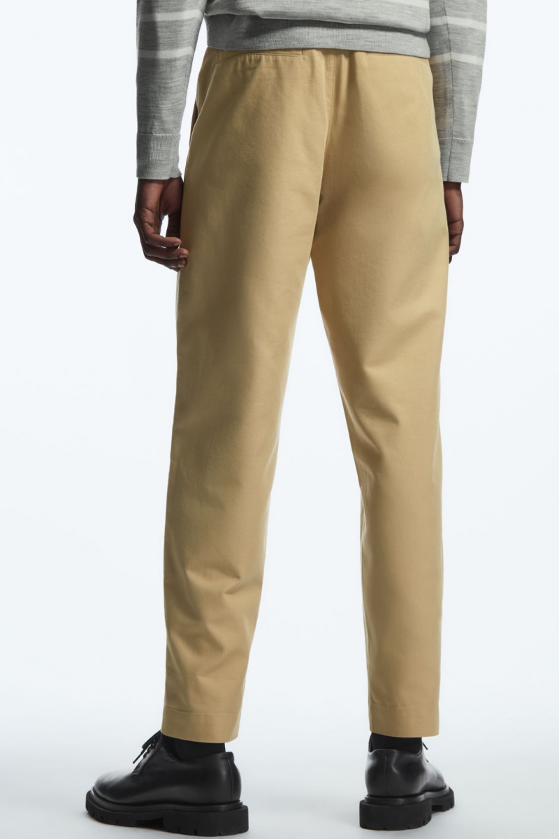 Pánské Chino Kalhoty COS Tapered Plisovaný Twill Béžový | COS Eshop CZ-95384ARDM